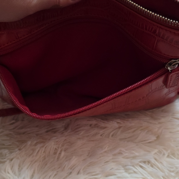 Danier,Elegant Red Crocodile-Embossed Women's Bag - Picture 7 of 12
